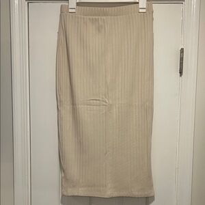 Elegant Cream Ribbed Skirt